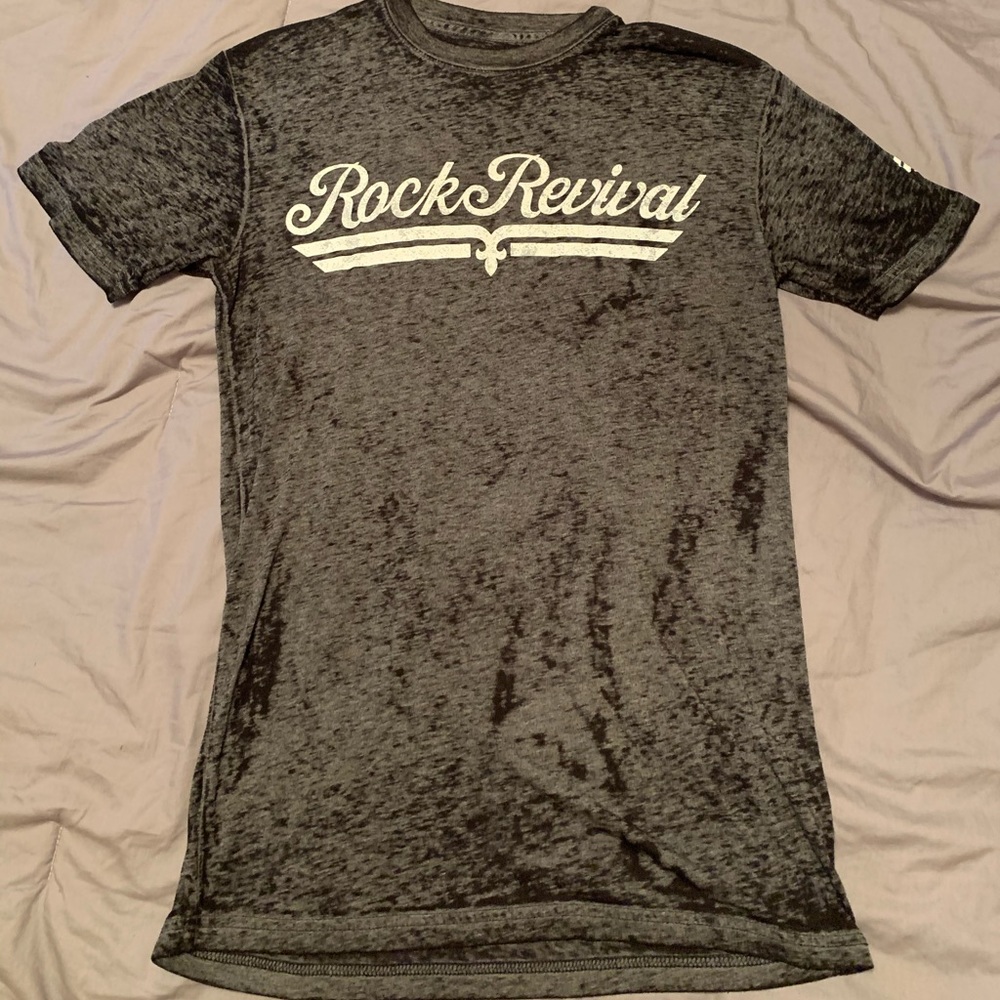 Men’s Rock revival small shirt.